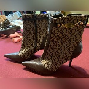 Guess, booties with G pattern